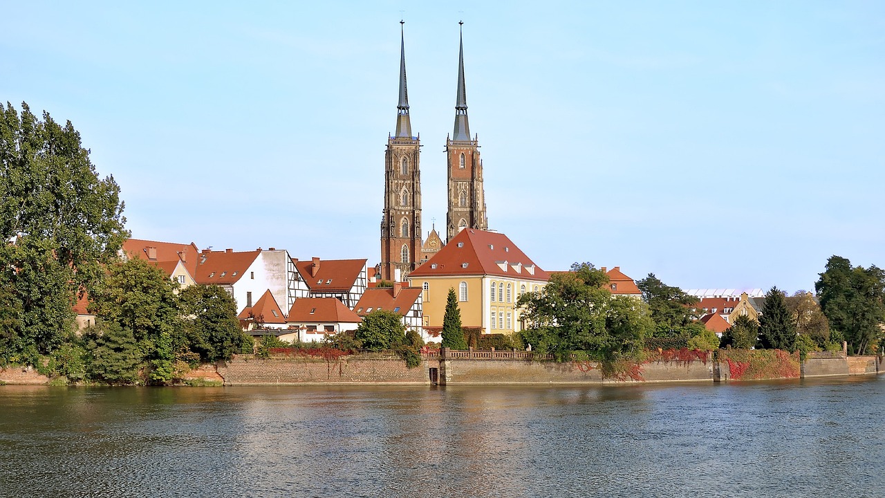 Autobus Warszawa Wrocław pozwala ci zwiedzić zabytkowy kościół